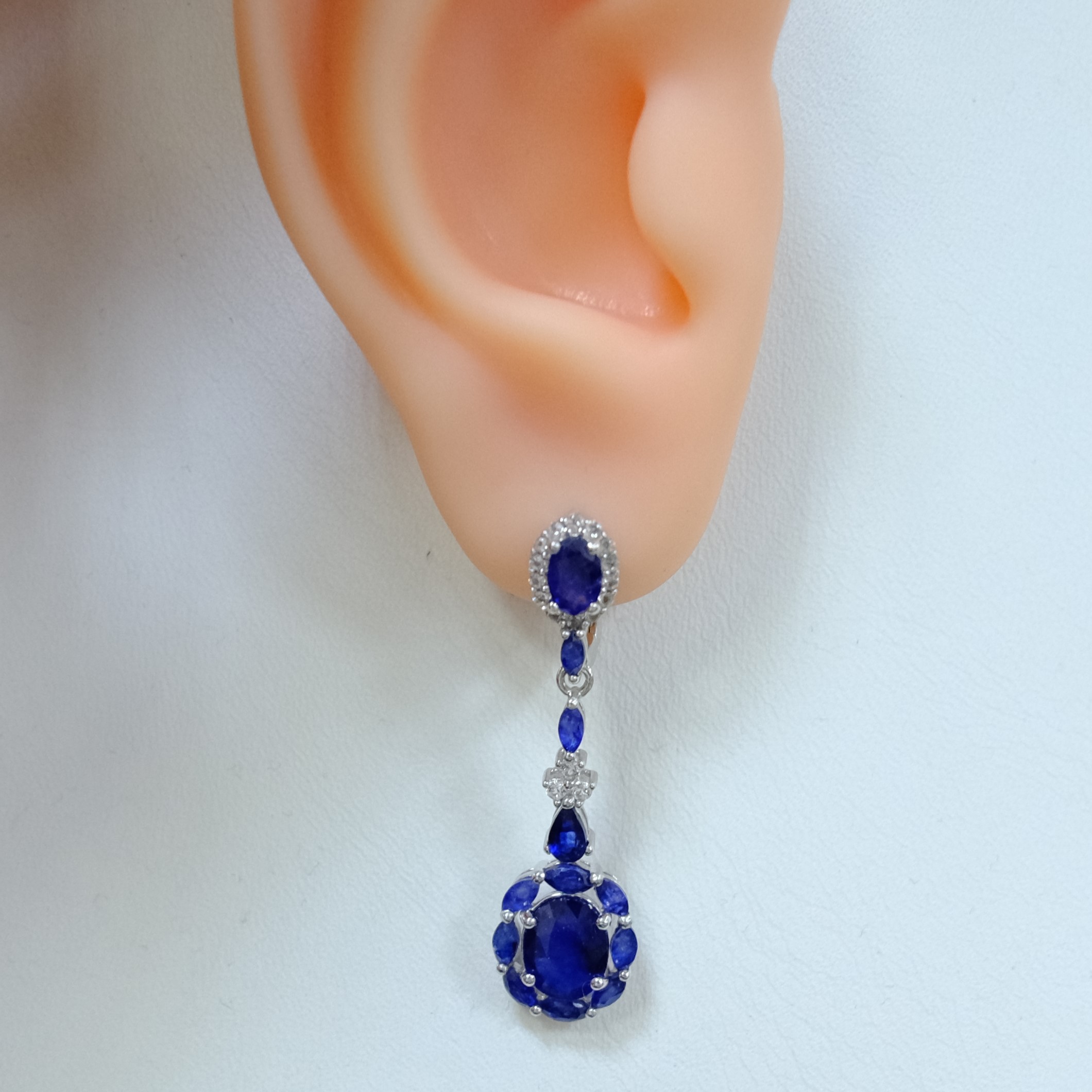 Серебряные серьги с сапфирами